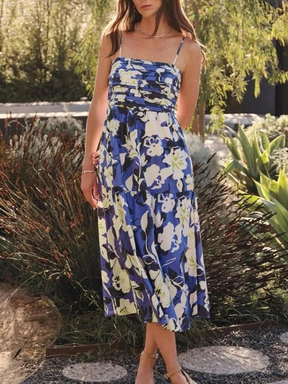 EVEREVE NWT Emmie Ruched Midi Dress in Blue Bold Floral // S